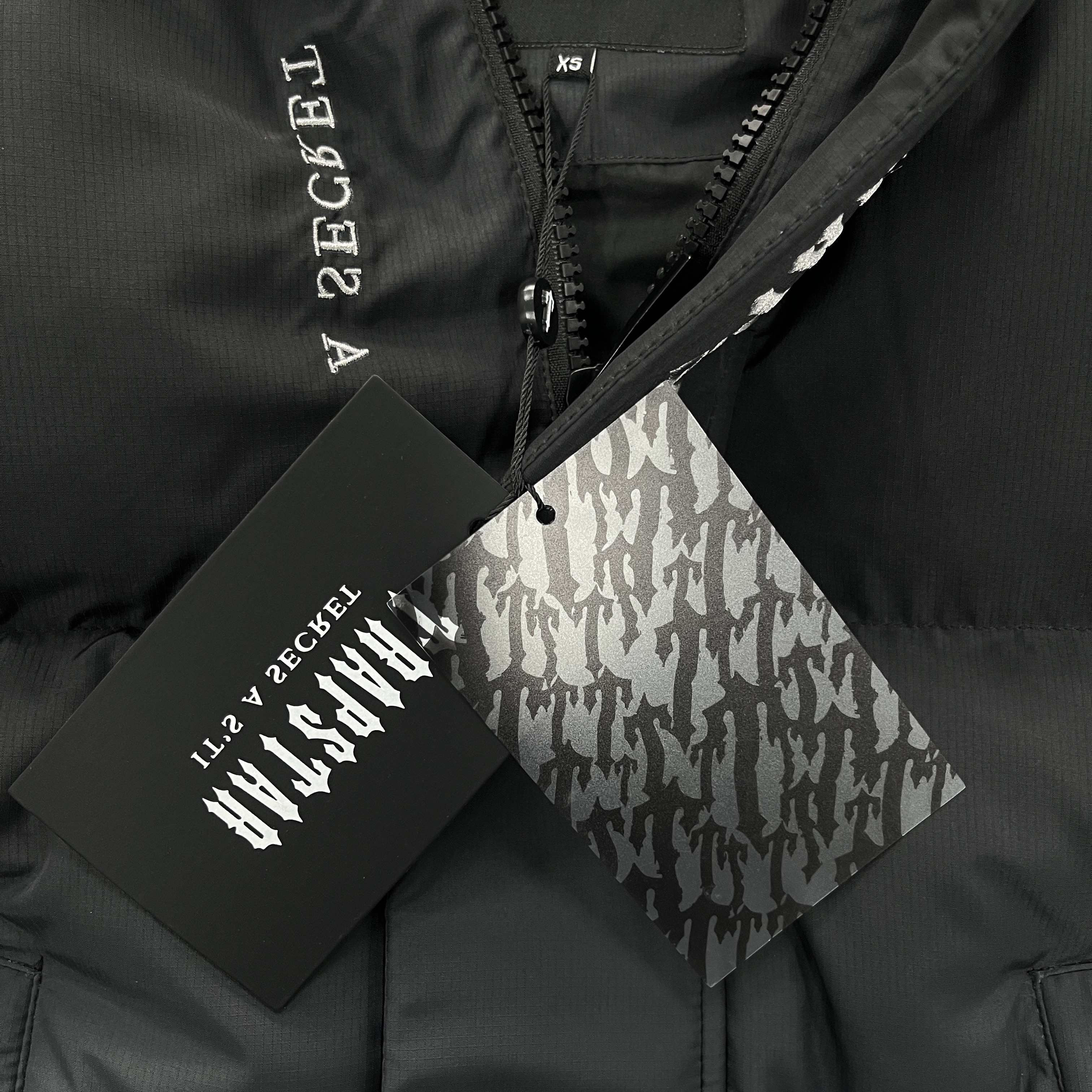 Wear the power of style with the Puffer TRAPSTAR Decoded 2.0 - Gradien