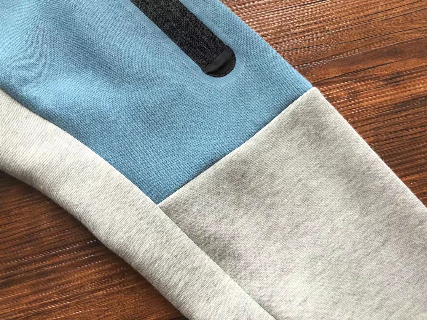 logo-nike-na-calça-tech-fleece-light-blue