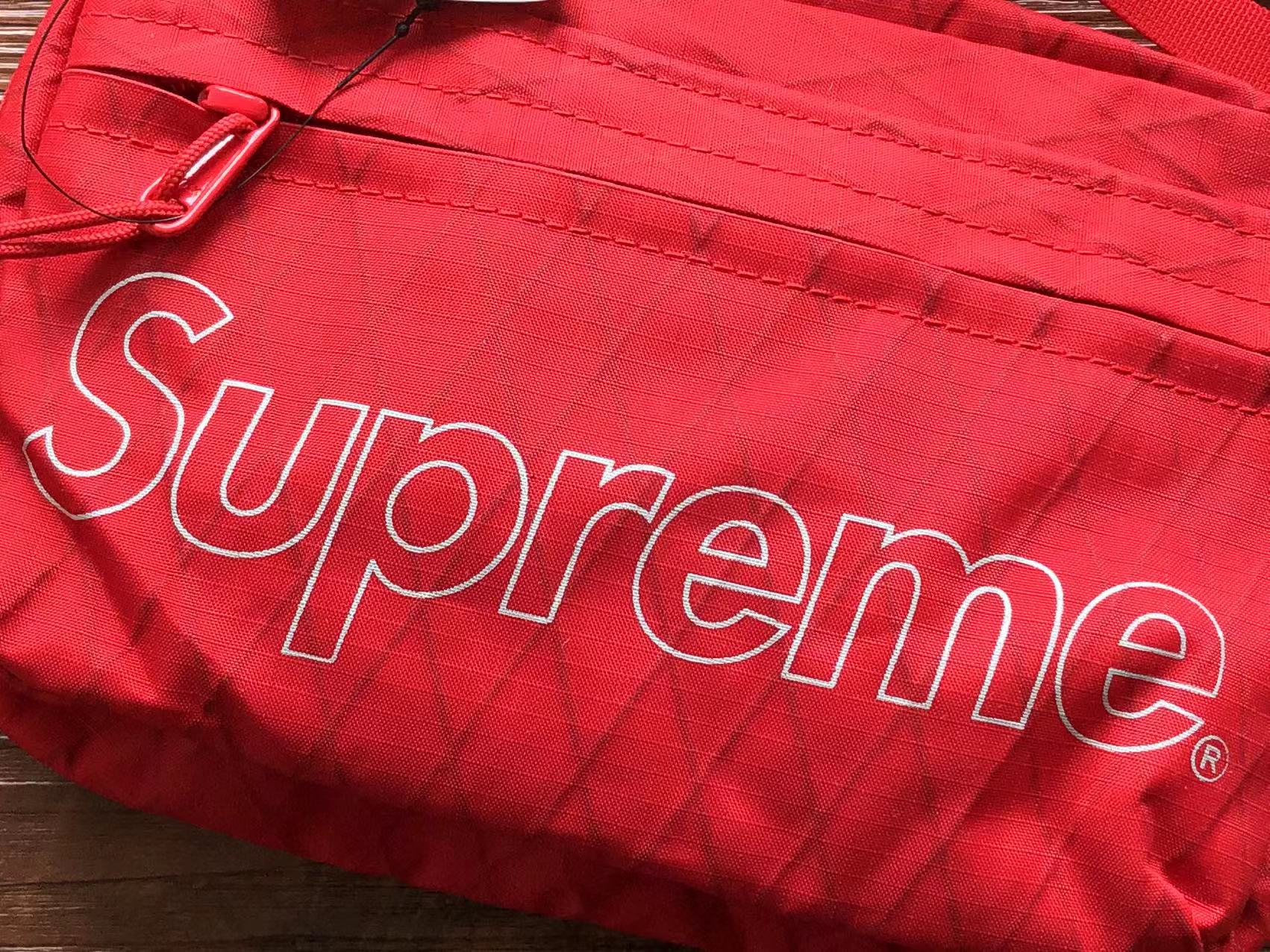 Supreme Supreme Shoulder Bag (FW18) (RED)