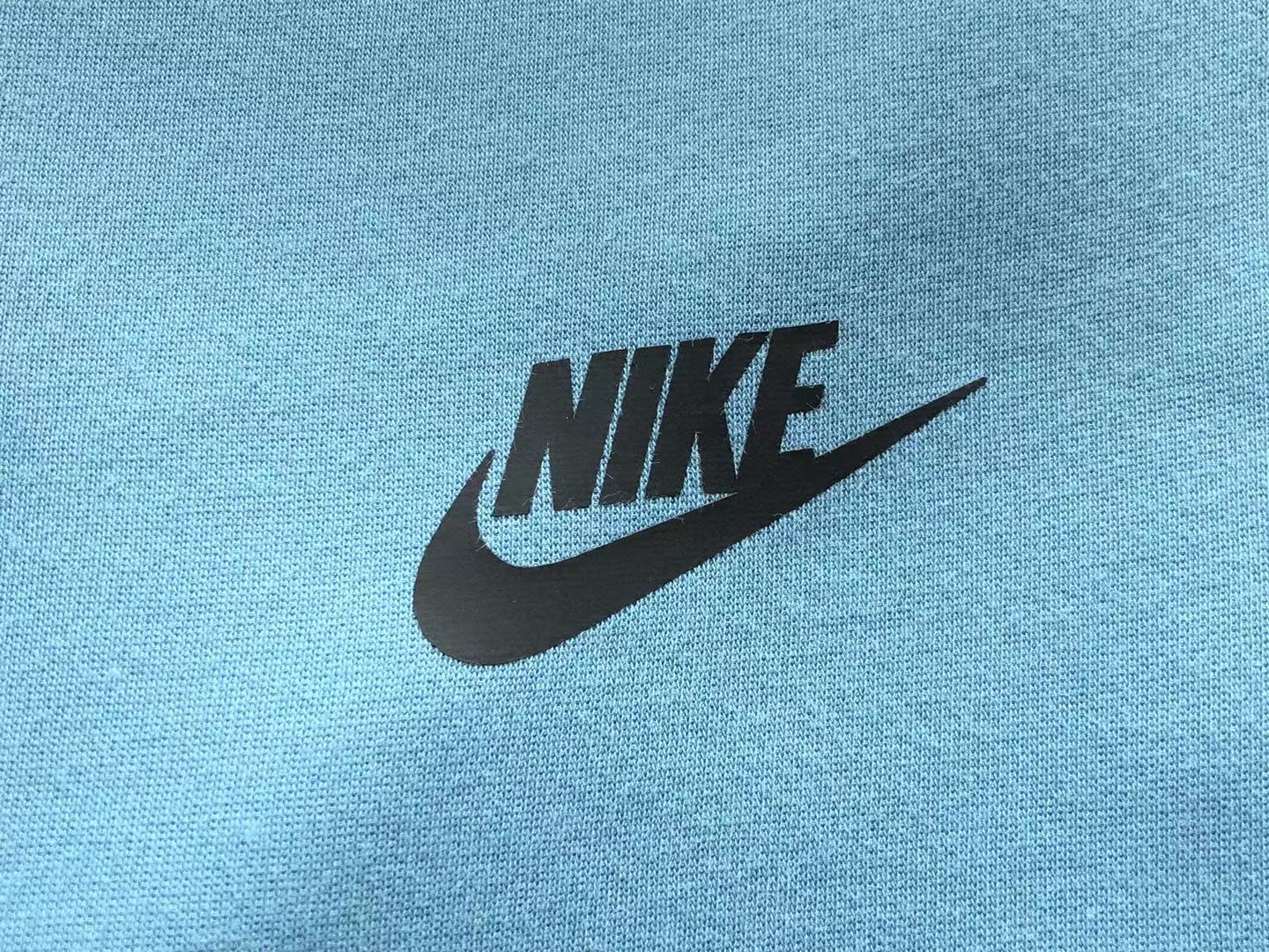 corte-moderno-calça-nike-tech-fleece-light-blue