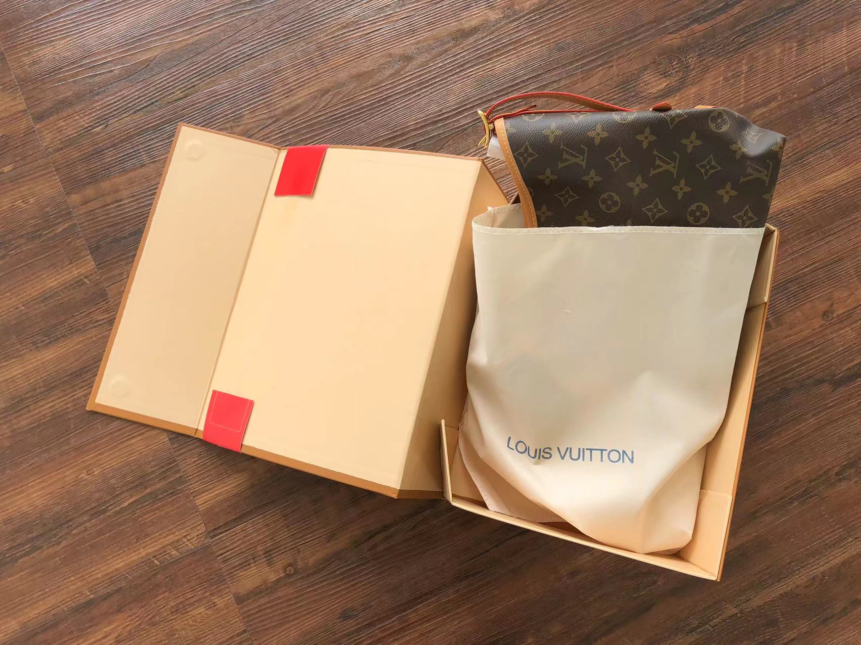 Unboxing Discovery Pochette PM from Louis Vuitton