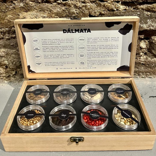BOX DALMATA 8 BOTANICOS - BRUT Tienda de Bebidas