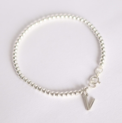 Pulsera de bolitas con inicial - comprar en línea