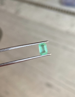 Anillo de esmeralda con diamantes