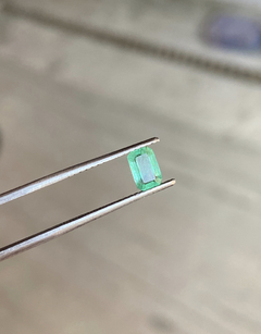 Anillo de esmeralda con diamantes - comprar en línea