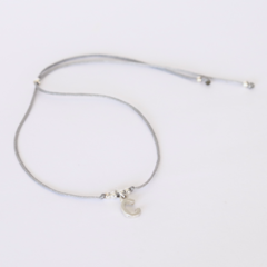 Pulsera de hilo con inicial