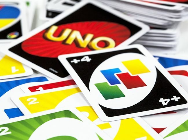 Baralho jogo de cartas uno para familia e amigos em Promoção na
