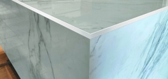 Perfil en L cubriendo unión de porcelanato en mesada