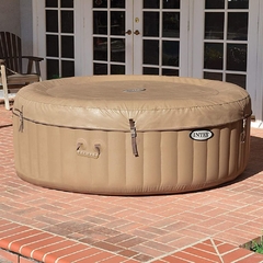 spa inflable cubierto con el protector