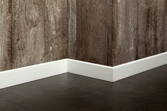 Zocalo blanco EPS Square colocado