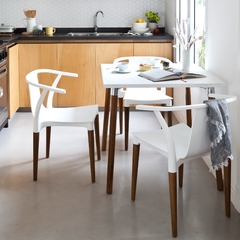 silla palta wood blanca con patas de madera