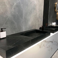 Porcelanato Breccia Gris 120*240 satinado y rectificado colocado en pared