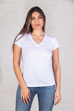 Remera Escote V Lisa - TM8130