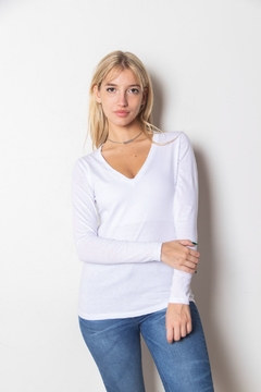 Remera Tara Cuello V - TM21543 - tienda online
