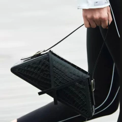 Bolsa Karina na internet