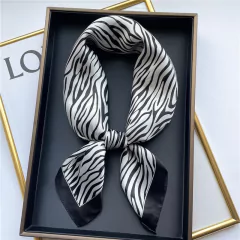 Lenço Feminino Isis na internet