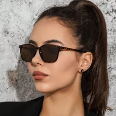 Óculos Feminino Kiara na internet