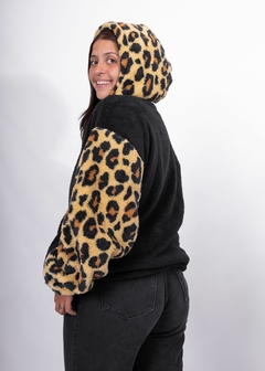 Buzo Canguro Negro con Print Mostaza - comprar online