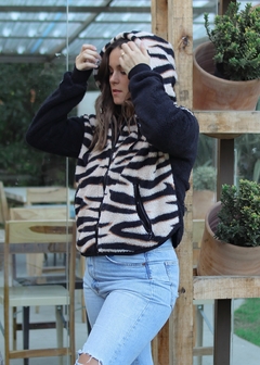 CAMPERA CORDERITO TIGRE BEIGE - tienda online