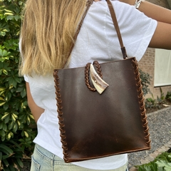 Bandolera Kenia | Cuero chocolate en internet