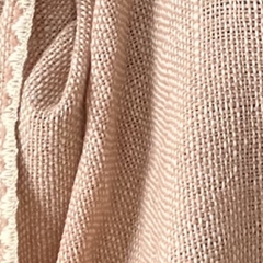 Poncho corto color cosquil y crudo en internet