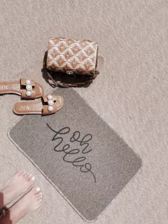 | Alfombra OH HELLO | Tostado en internet