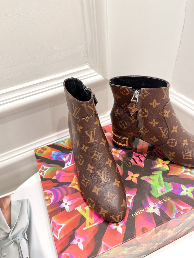 Louis Vuitton Bota em Canvas LV