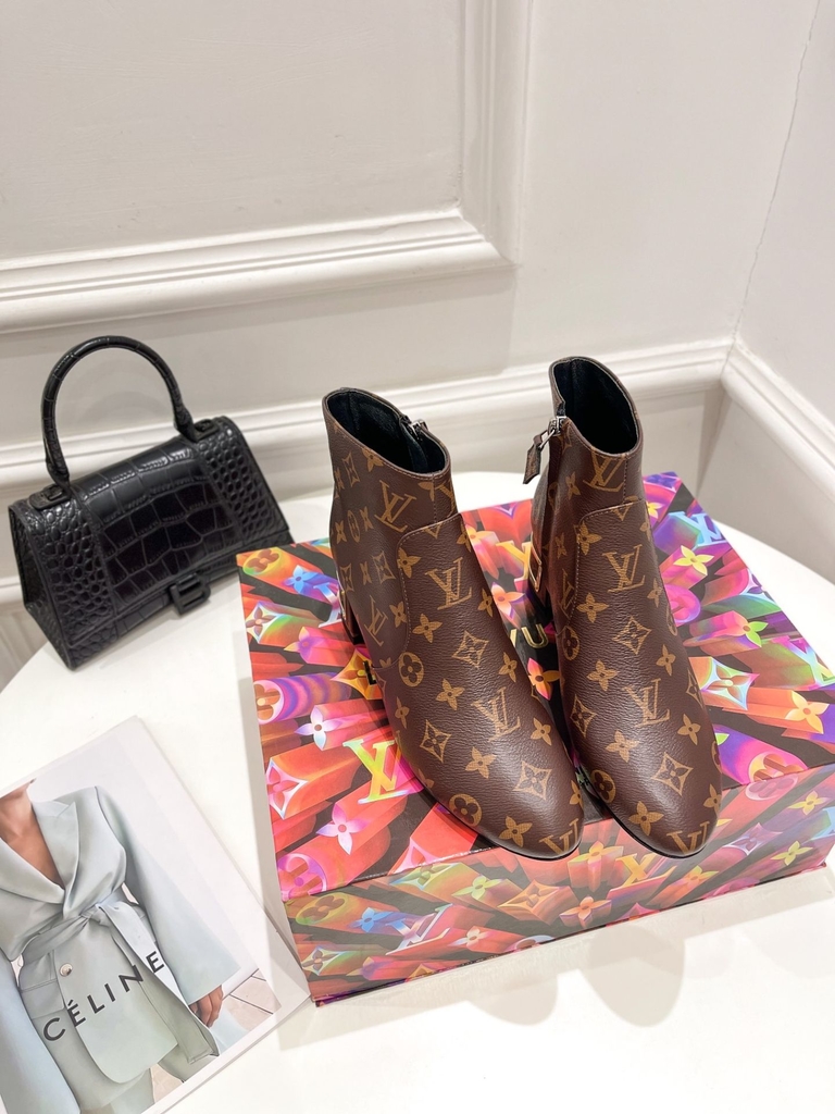 Louis Vuitton Bota em Canvas LV