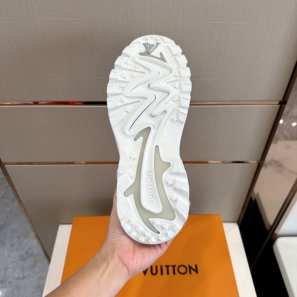 Louis Vuitton White & Grey 'Runner Tatic' Sneakers