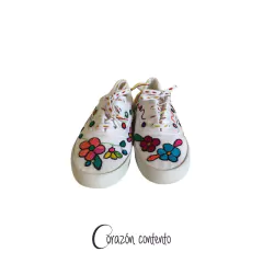 TENIS DE AGUJETA COLOR BLANCO NUMERO 25
