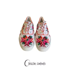 TENIS DE AGUJETA COLOR BLANCO NUMERO 26