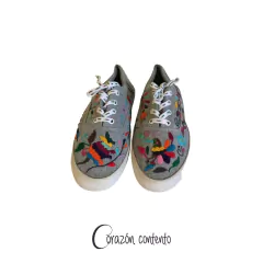 TENIS DE AGUJETA COLOR GRIS NUMERO 27