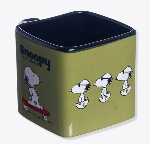 Caneca Cubo Snoopy Basic Beagle Skate Cachorro Charlie Brown