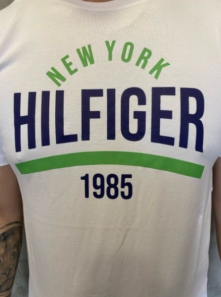 Camiseta Tommy Hilfiger Logo Preta - Compre Agora