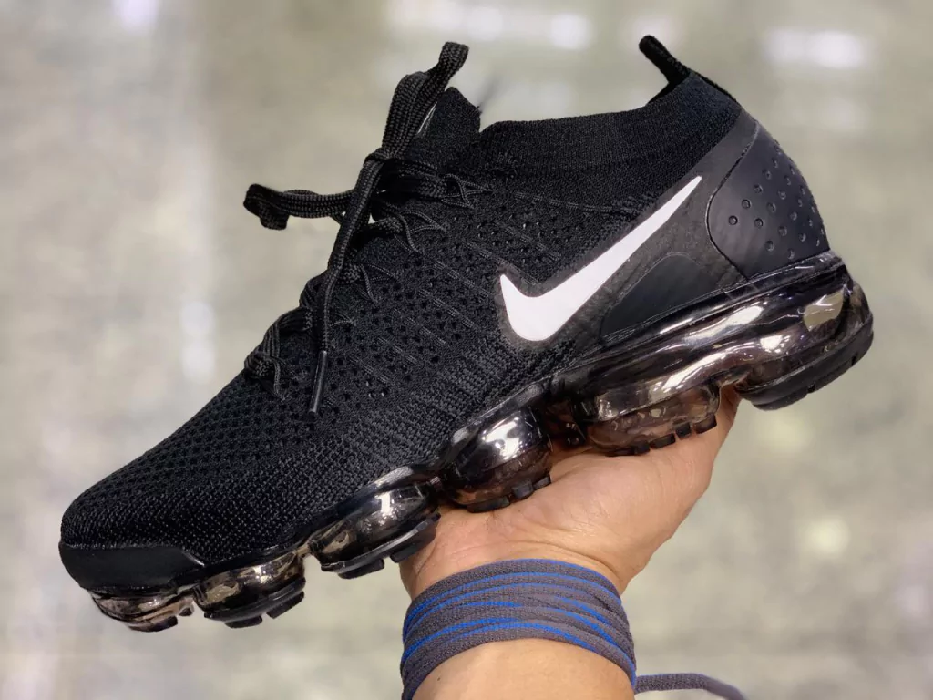 vapormax 2.0 black and white