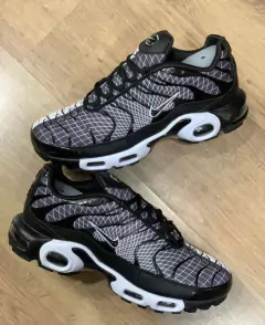 Tênis Nike Tn – Preto, cinza e branco