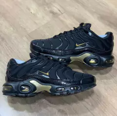 Tênis Nike Tn – Preto e dourado