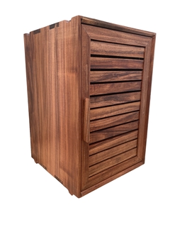 Modular Apilable Koota con repisa y puerta en internet