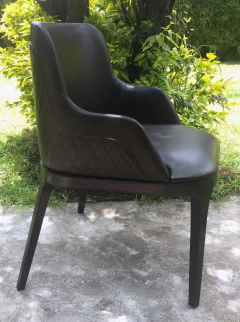 Silla Slappa negro-cafe oscuro.