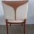 Cadeira Com detalhe em couro no encosto - loja online