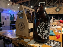 Growler de vidrio con cerveza (2 litros)