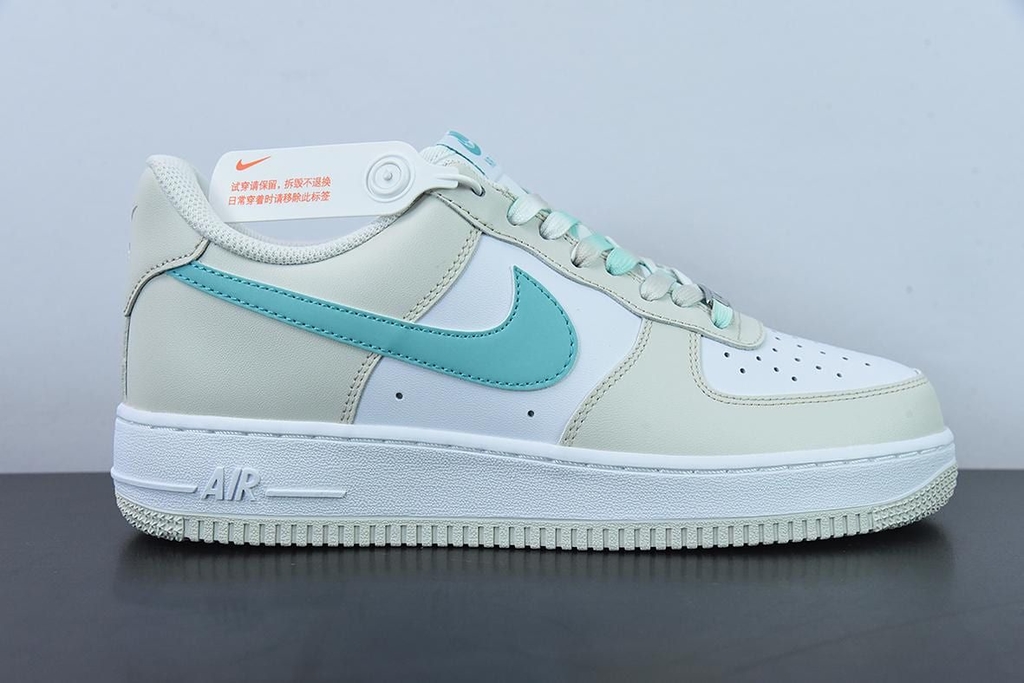 Nike air force 1 low green glow sales
