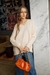 Sweter V amplio vainilla suave- Agotado - comprar online
