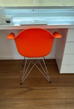 Sillón Eames Naranja con patas Eiffel - OUTLET en internet