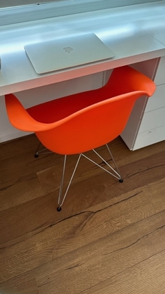 Sillón Eames Naranja con patas Eiffel - OUTLET - RIODESIGN