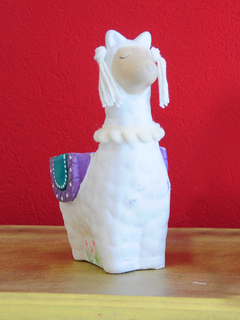 Llamita cerámica blanca