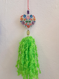 Manijero Corazón con Flecos verdes