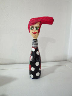 Muñeca - Mujer pelirroja vestido a lunares