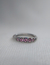 Argola meia aliança zirconia rosa