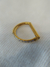 Argola dourada formato D com zirconias - comprar online